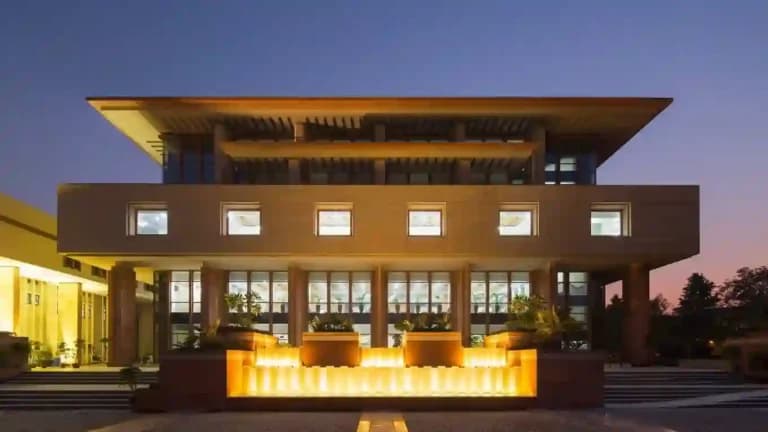 Delhi High Court: Patent Controller Must Clearly Name Known Substance in Hearing Notice