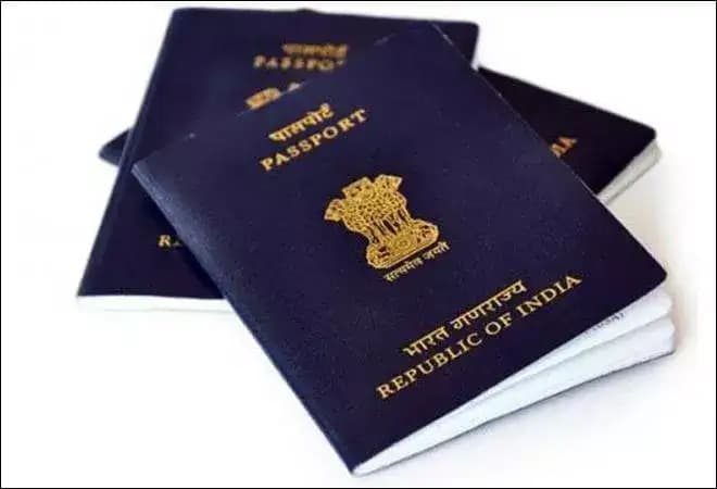 Only Trial Courts Can Decide Travel Rights of Accused, Not Passport Authority: Gujarat High Court