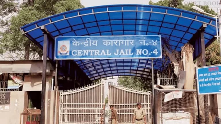 Delhi High Court Restores Penalty on Tihar Jail Officer, Quashes Tribunal Order in Misconduct Case Based on Prisoner Testimony